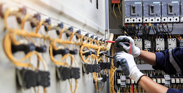 Professional Electrician technician working in Carrollton, IL